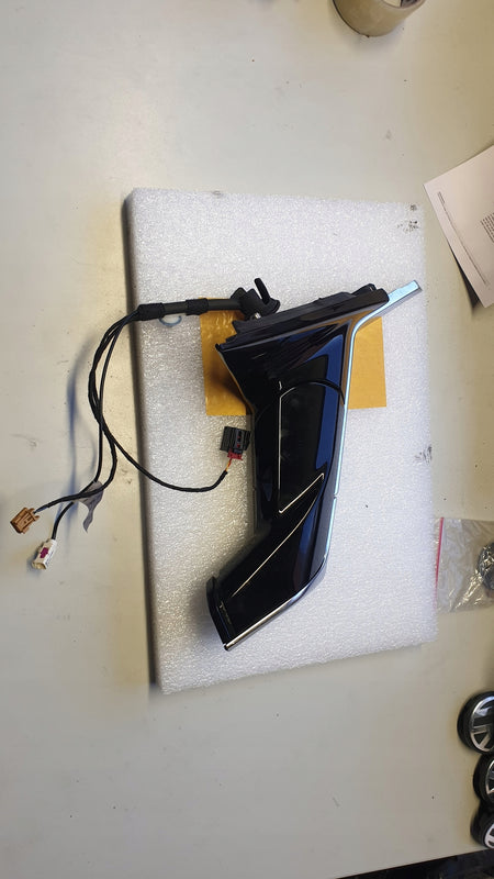 Lusterko prawe kamera AUDI E-TRON 4KE857410
