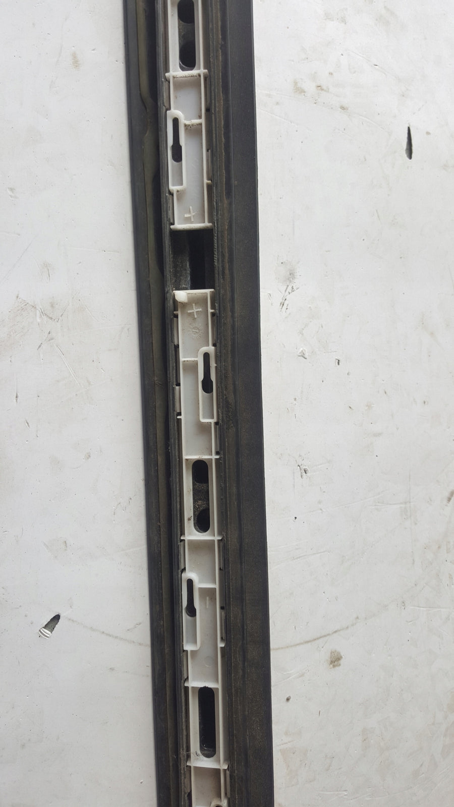Listwa drzwi przednich prawa Audi A6 ALLROAD 4F0853960B