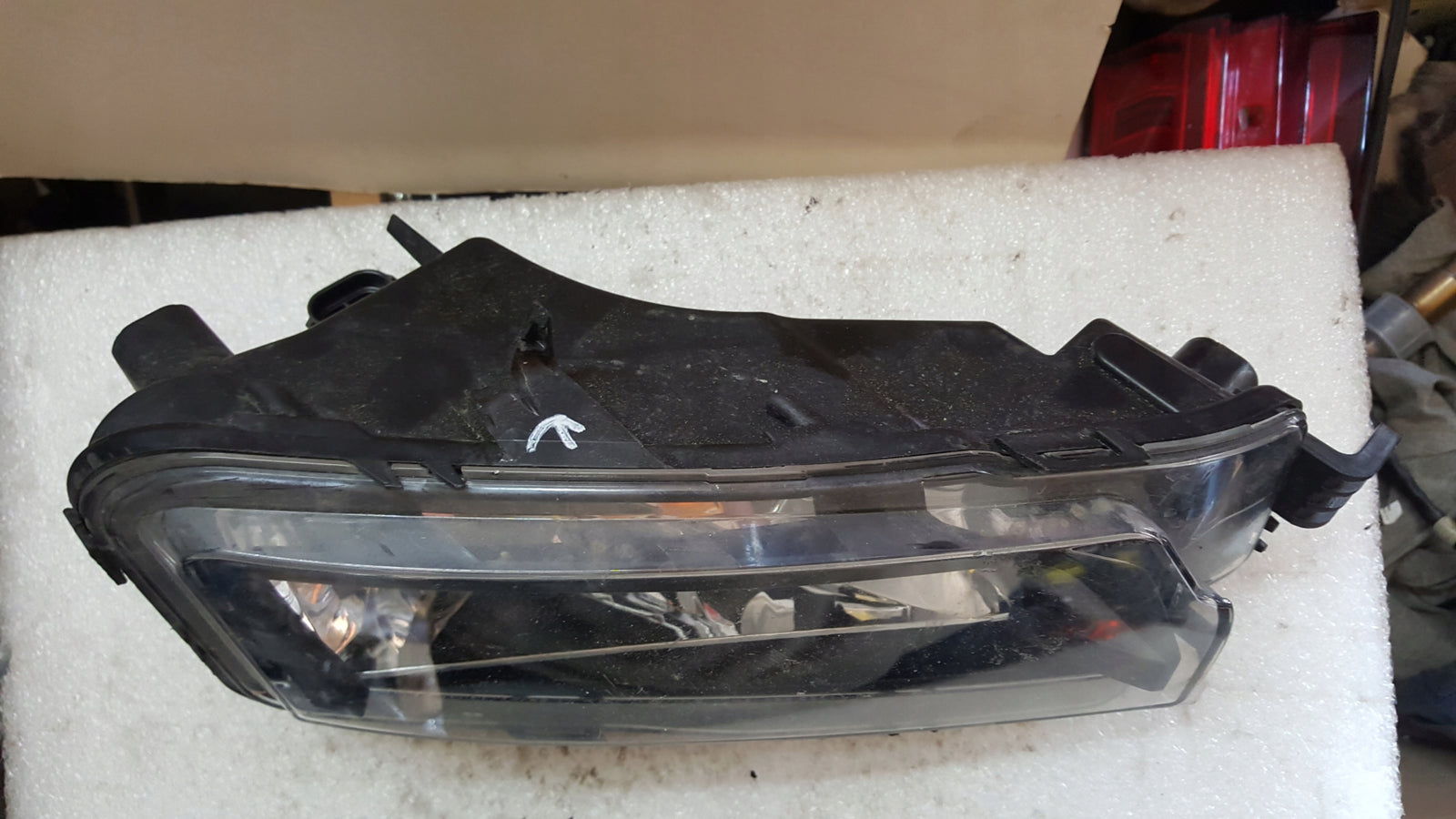 Lewy halogen VW CADDY 2K5941661B demontaż oryginał