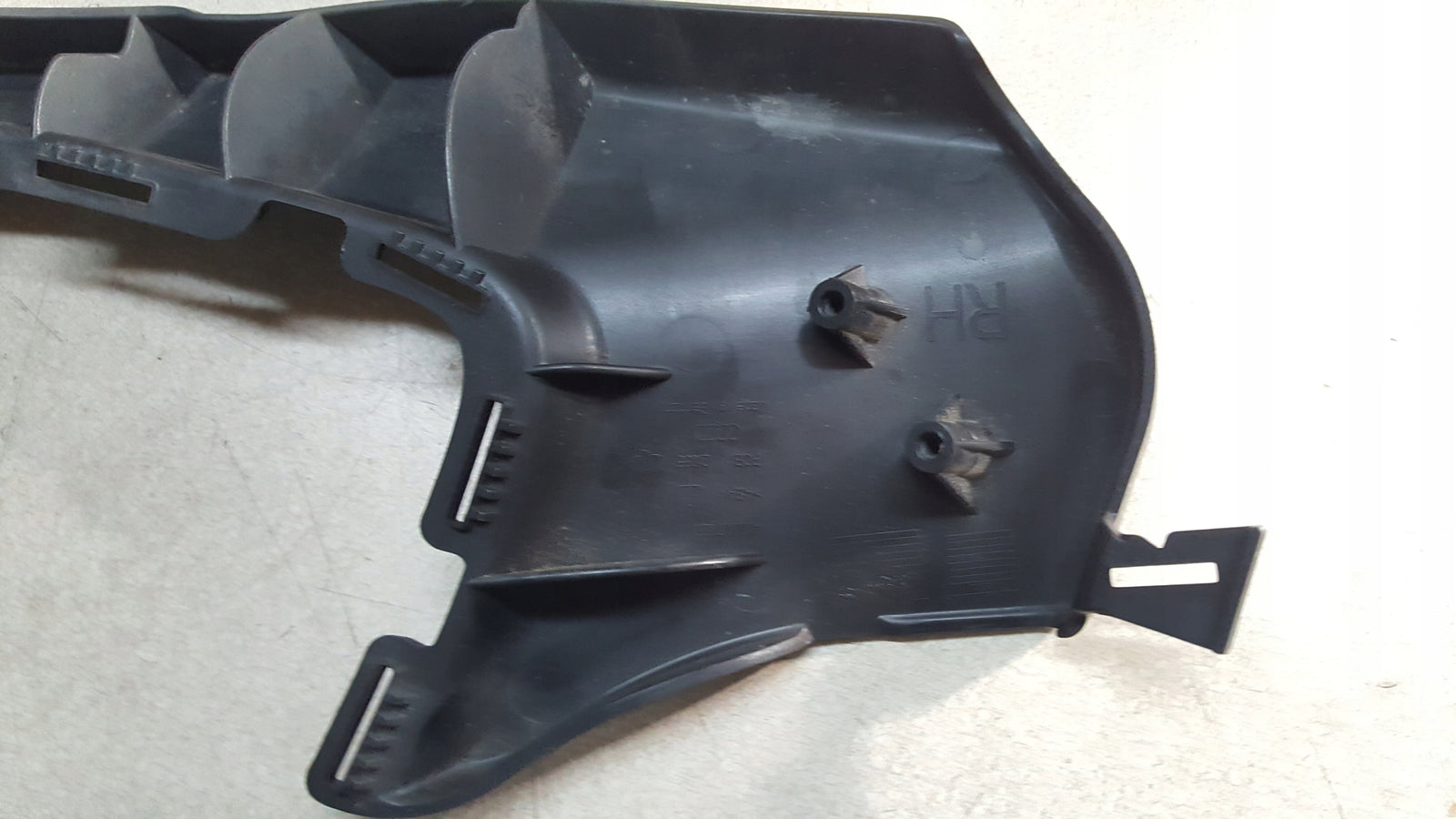 AUDI A6 C8 PRAWY ŚLIZG ZDERZAKA PRZÓD 4K0807098