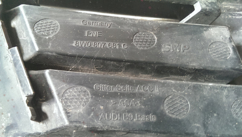 Kratka zderzaka lewy przód AUDI A4 B9 8W0807681C