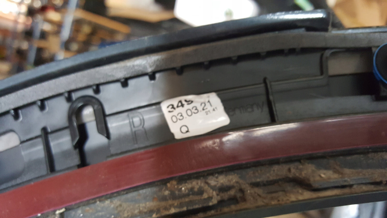 Listwa błotnika prawy tył AUDI Q2 81A853818A