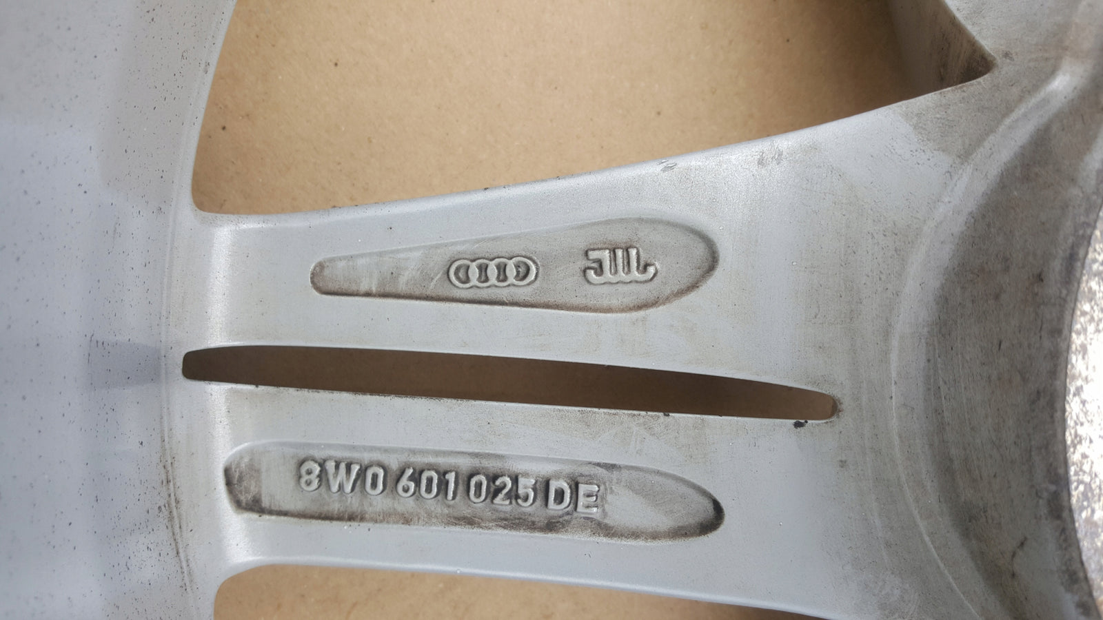 Felga aluminiowa 18 Audi A5 A4 OE 8W0601025DE 8.5