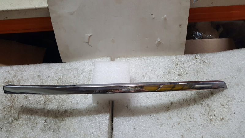 AUDI A6 C6 - LISTWA ZDERZAKA PRAWY PRZÓD 4F0853066