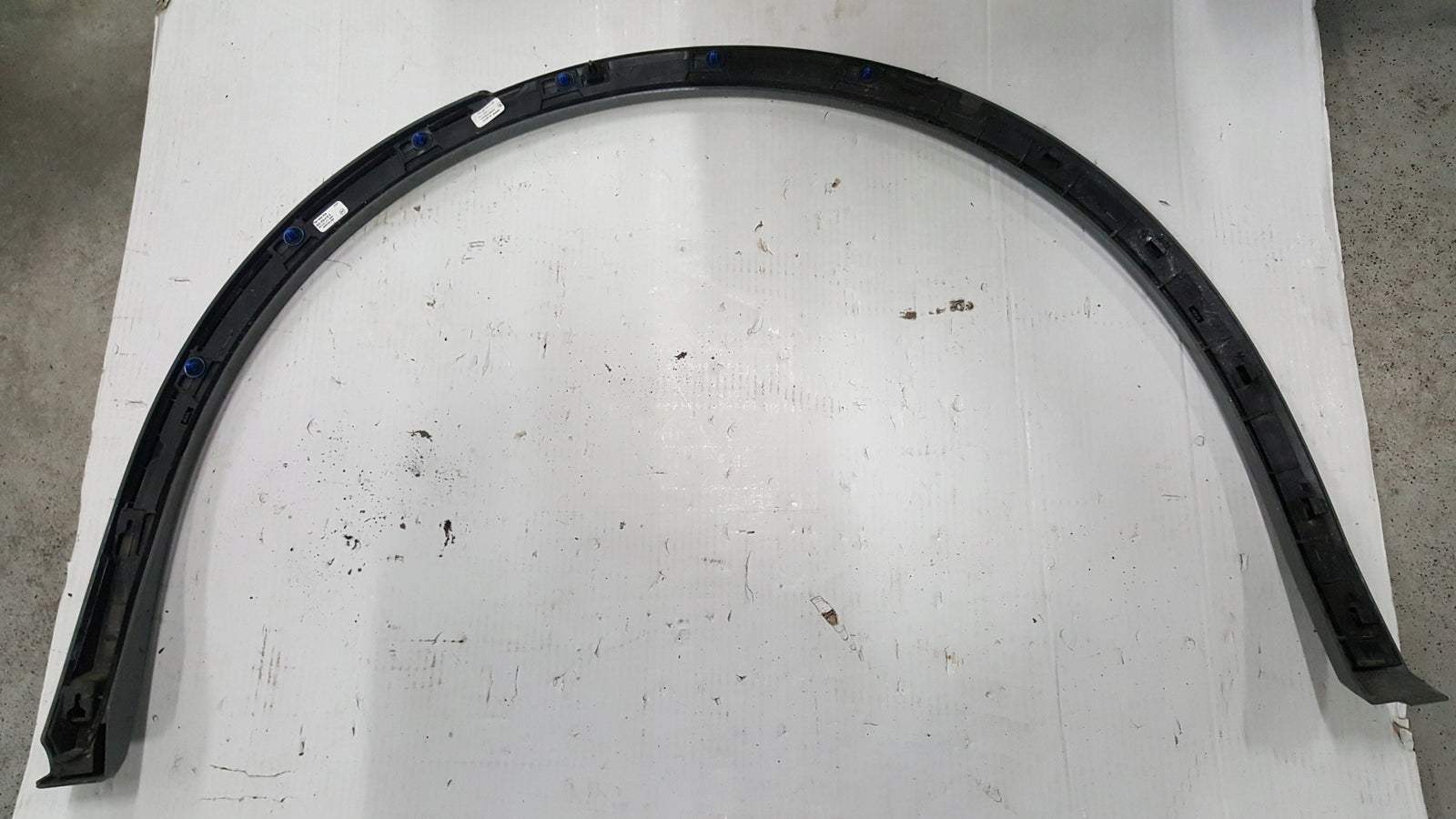 Listwa błotnika PR tył AUDI Q5 80A853818A demontaż