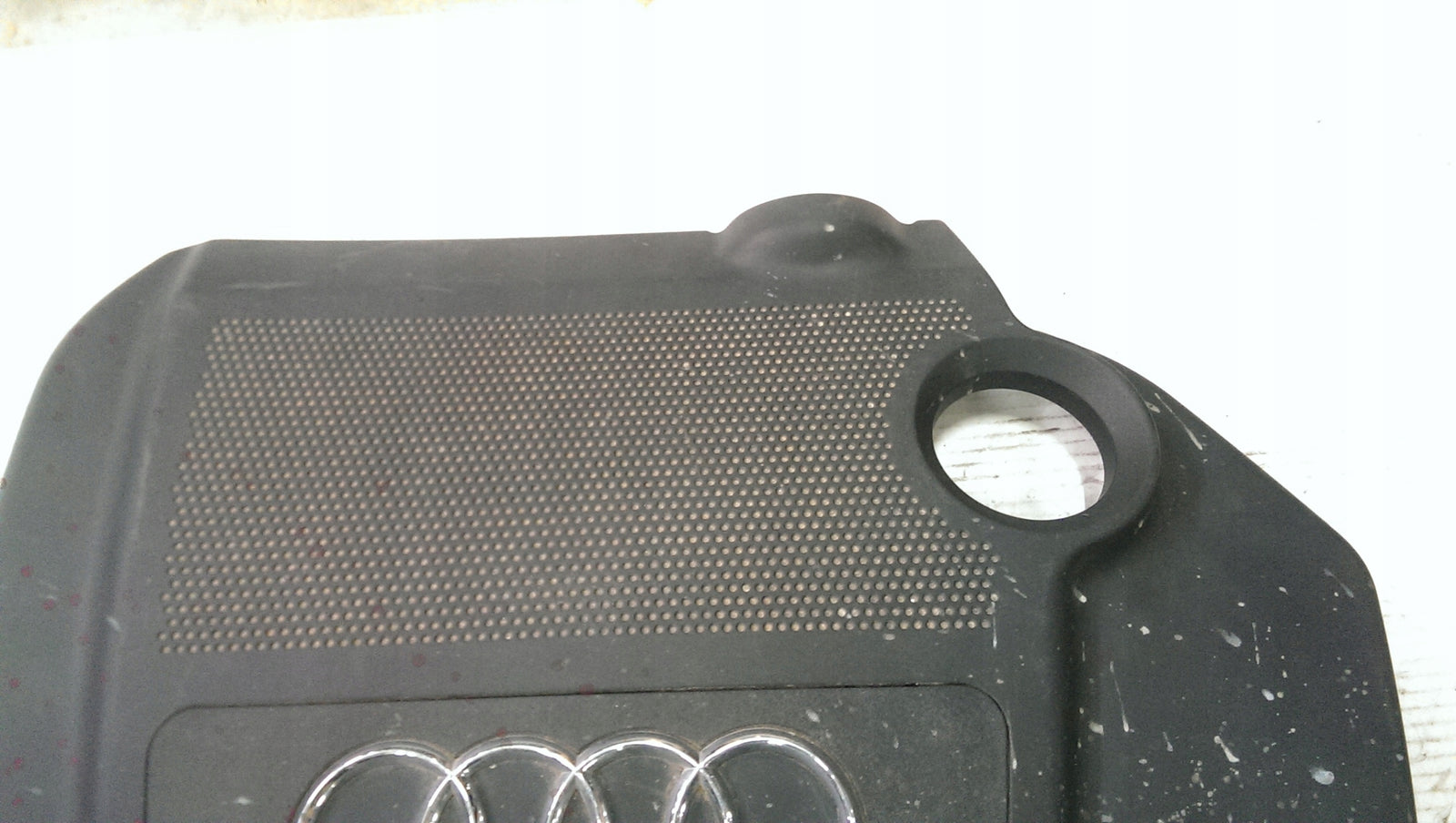 Pokrywa osłona silnika AUDI 06A103925AR demontaż