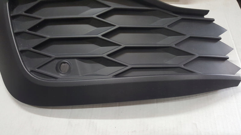 Kratka zderzaka lewy przód VW GOLF VIII GTI 5H0853665G demontaż