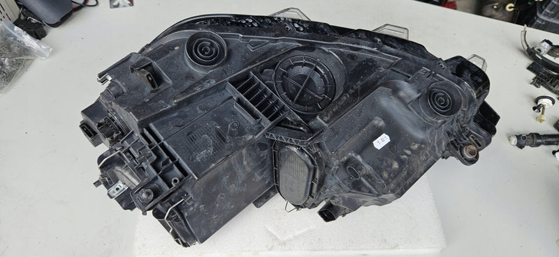 Pr reflektor LED Vw Sportsvan 517941006D 2019r demontaż