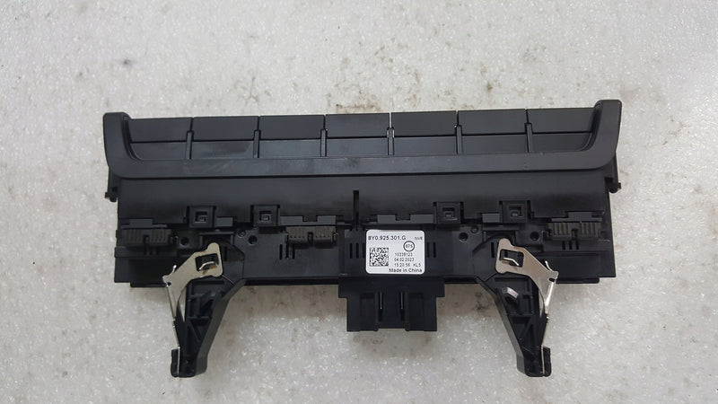 Panel przycisków AUDI A3 8Y0925301G demontaż