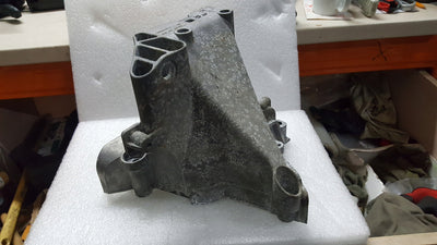 Łapa silnika VW SEAT SKODA 04C199207AE demontaż