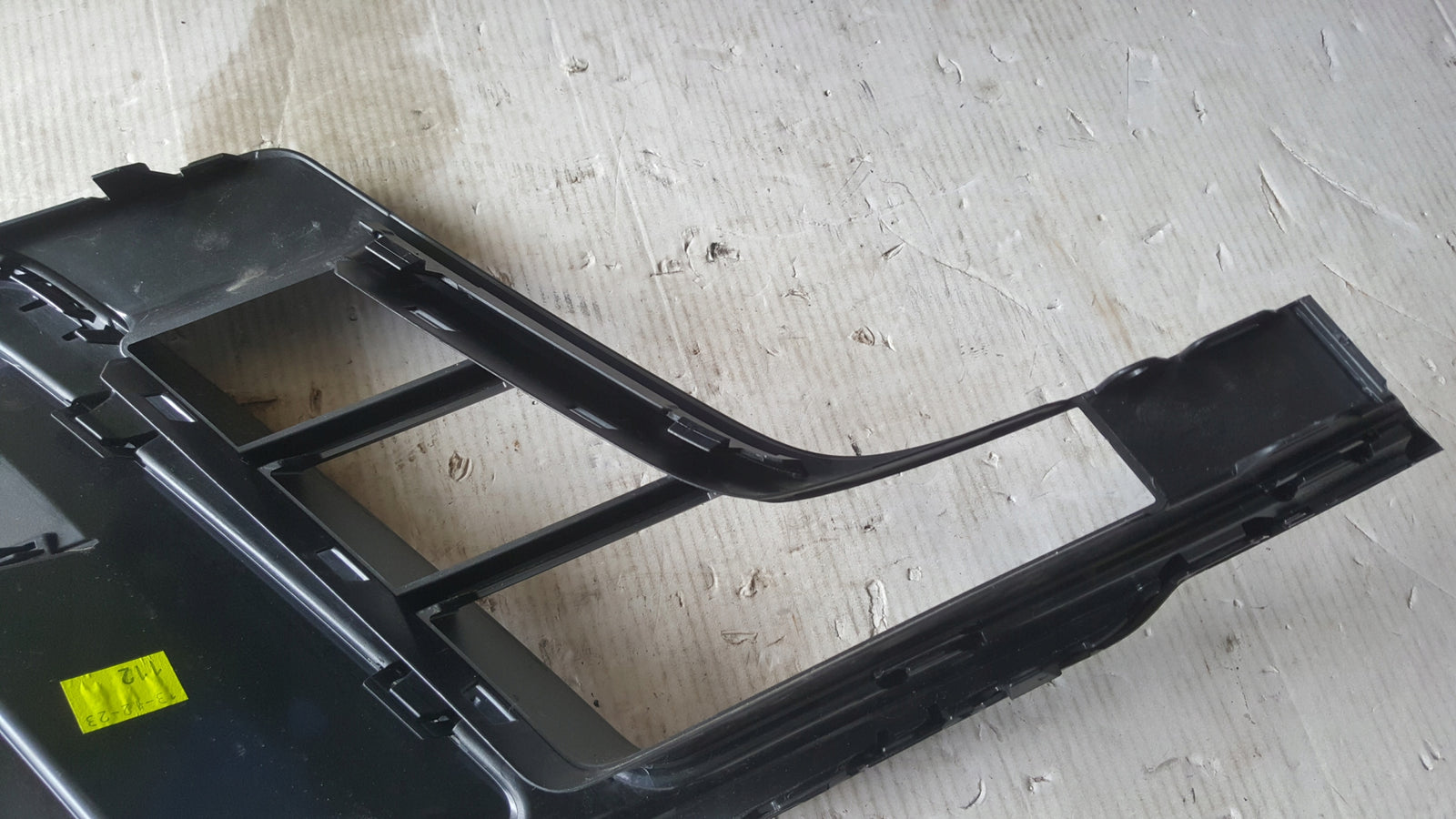 Kratka zderzaka przedniego lewa strona AUDI A8 (D5) 4N0807681 demontaż