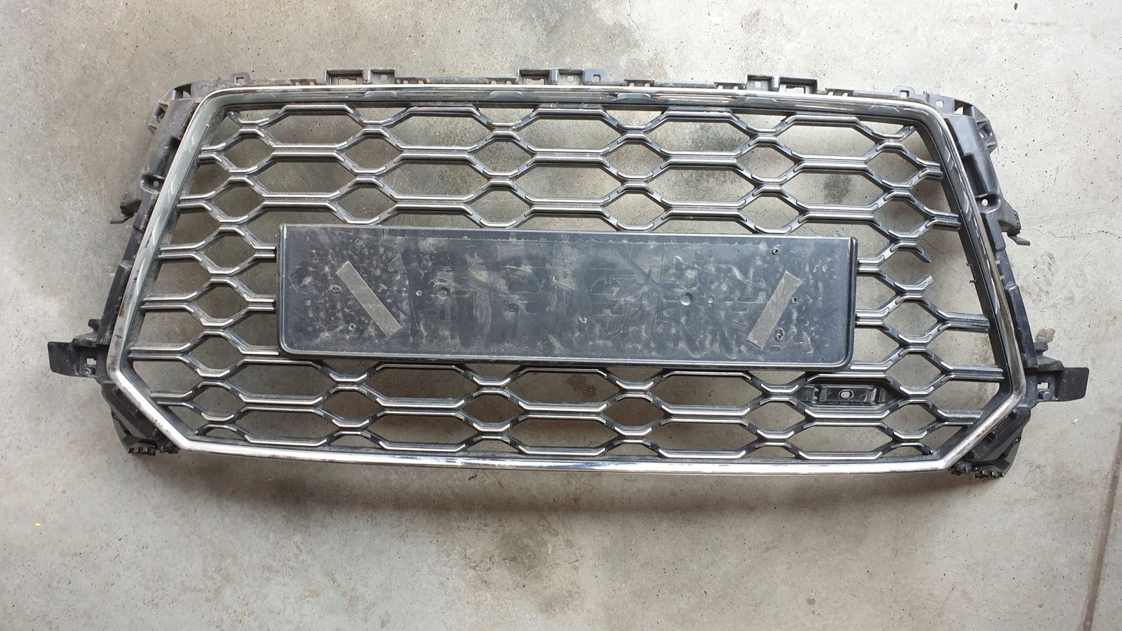 Atrapa gril Audi TTS 2020 8S0853651J ORYGINAŁ