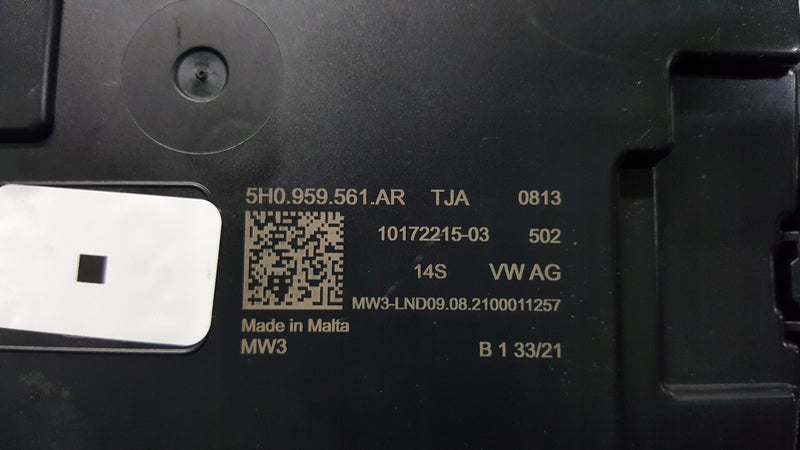 Lampka podsufitki LED- VW GOLF VIII 5H0959561AR demontaż