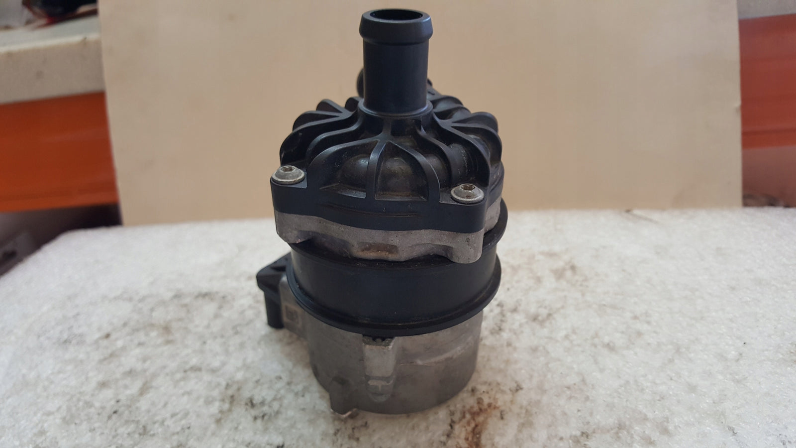 Dodatkowa pompa obiegu wody VW AUDI 4N0965567 demontaż