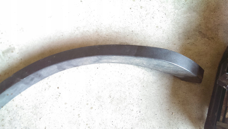 Listwa błotnika prawy tył VW TOUAREG 7P6854820BR