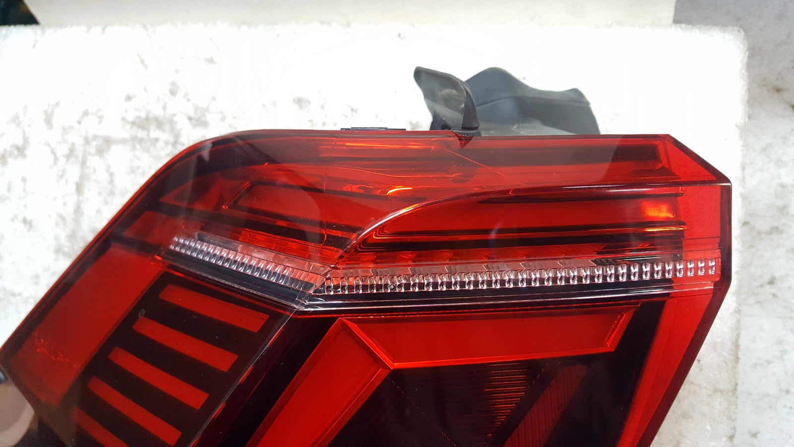 VW TIGUAN II 2 LIFT 2020-2024 LAMPA LEWA TYLNA TYŁ LEWY 5NA945207J02S