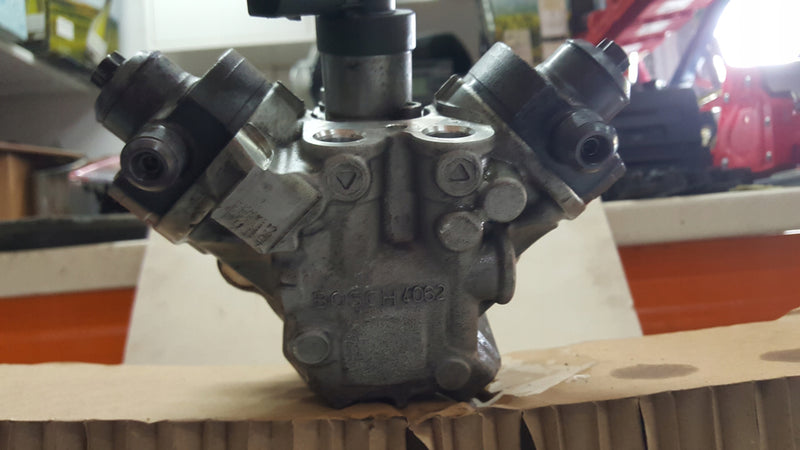 Pompa wtryskowa 3.0 TDI --VW AUDI 059130755DB demontaż