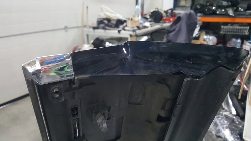 Listwa drzwi prawy przód VW TOUAREG III 760854940E demontaż