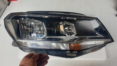 Pr reflektor LED Vw Caddy 2K1941006C 2019r IDEAŁ