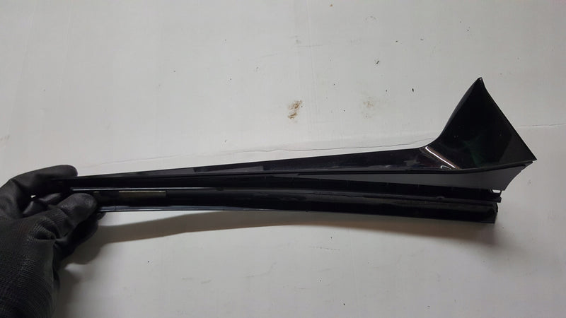 Listwy klapy bagażnika L+P strona VW GOLF VIII kombi 5H9827939B 5H9827940B