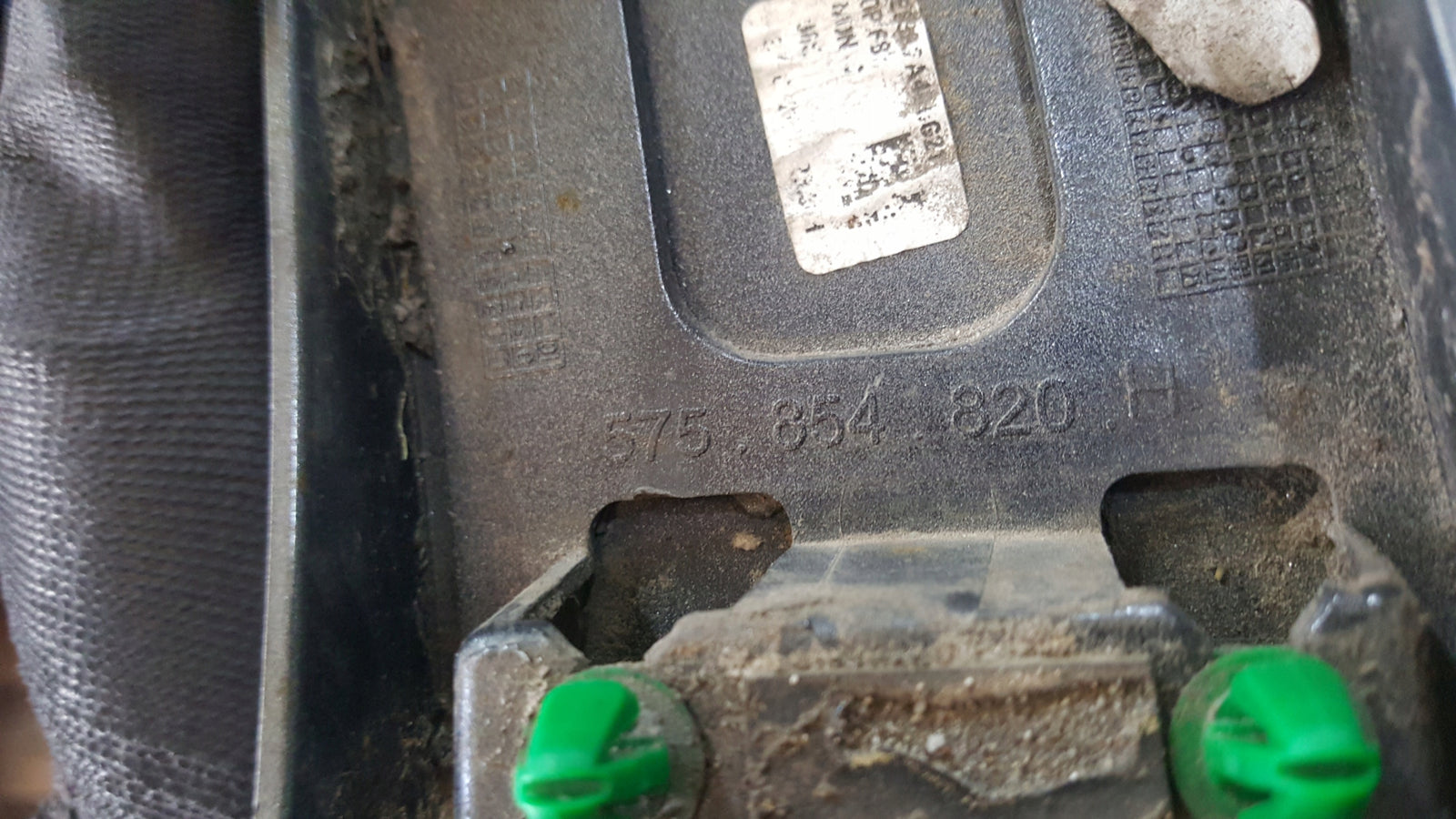 Listwa błotnika prawy przód SEAT ATECA 575854820H demontaż
