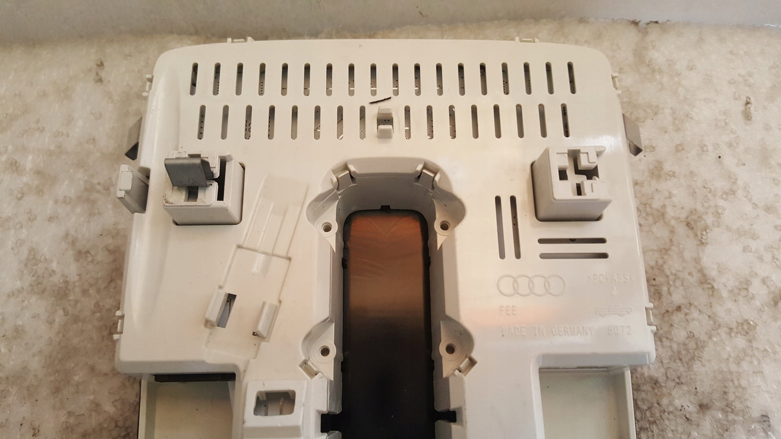 Lampka podsufitki AUDI Q2 81A947135BN demontaż