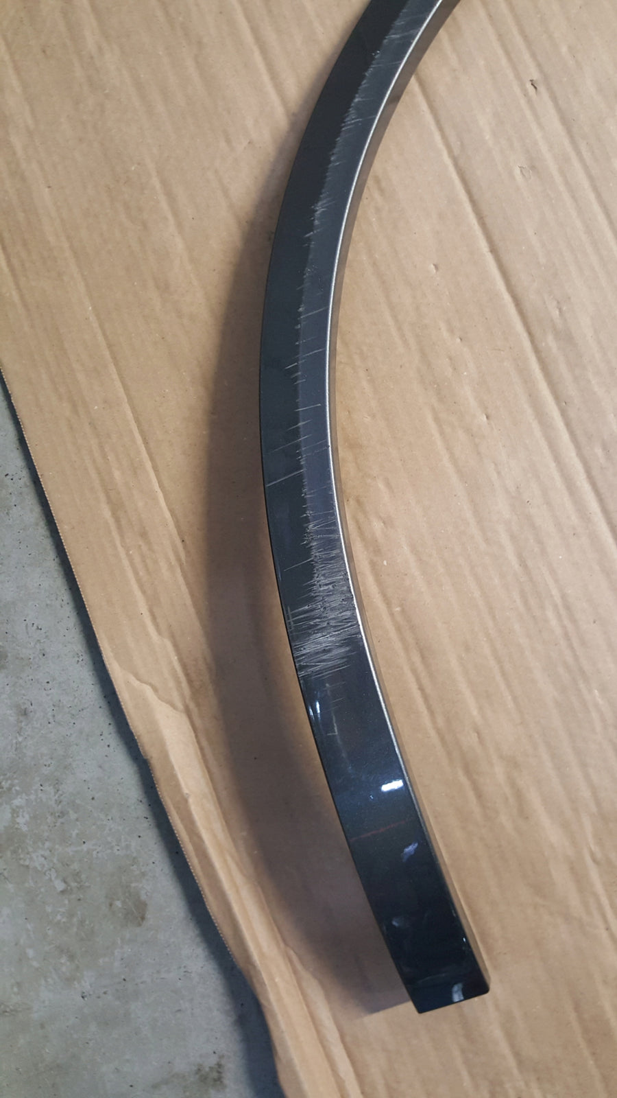 VW TOUAREG III 18R- LISTWA BŁOTNIKA PRAWA TYŁ 760853818C