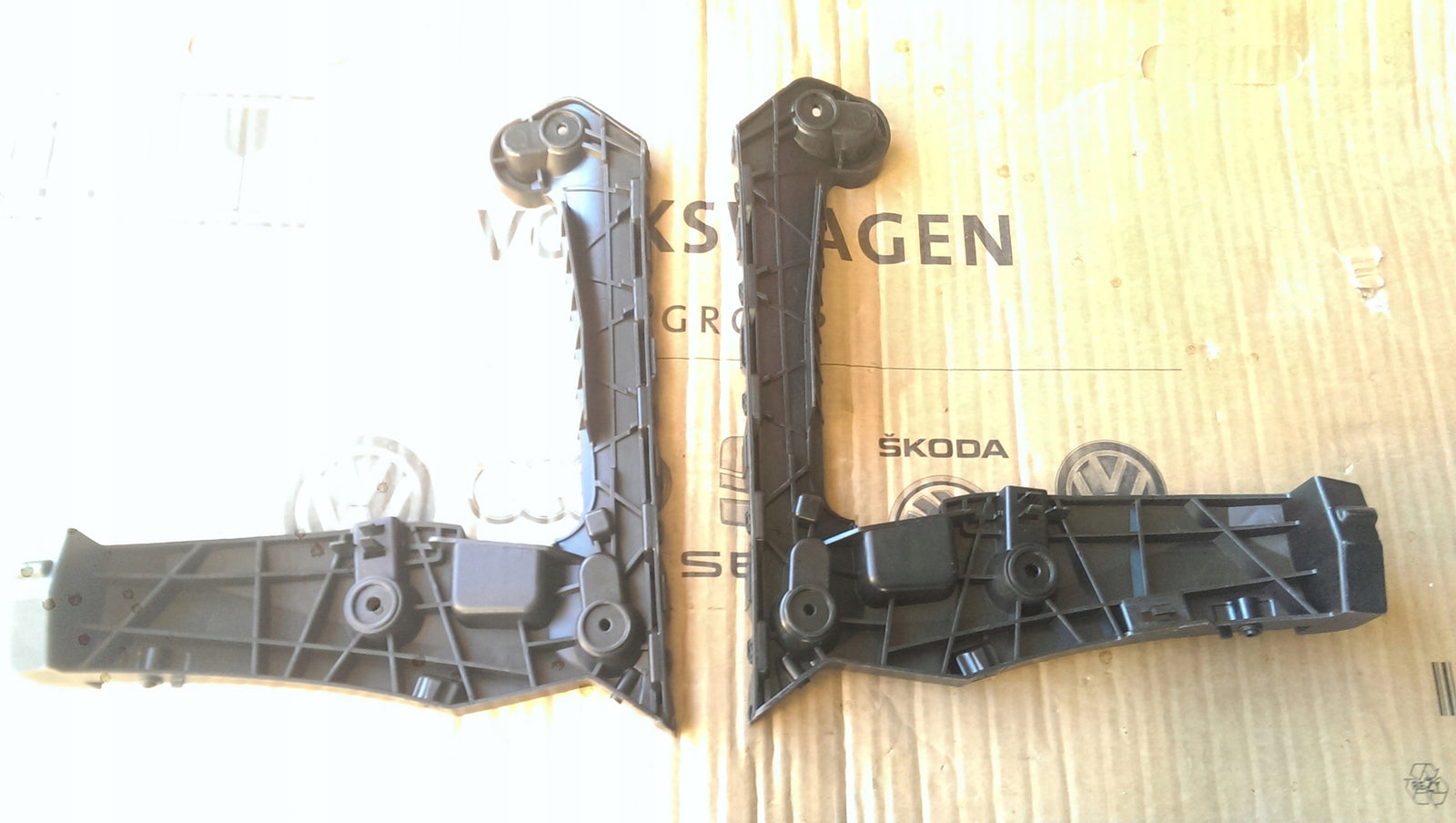 Ślizg zderzaka tył AUDI A4B9 kombi 8W9807453C/454C