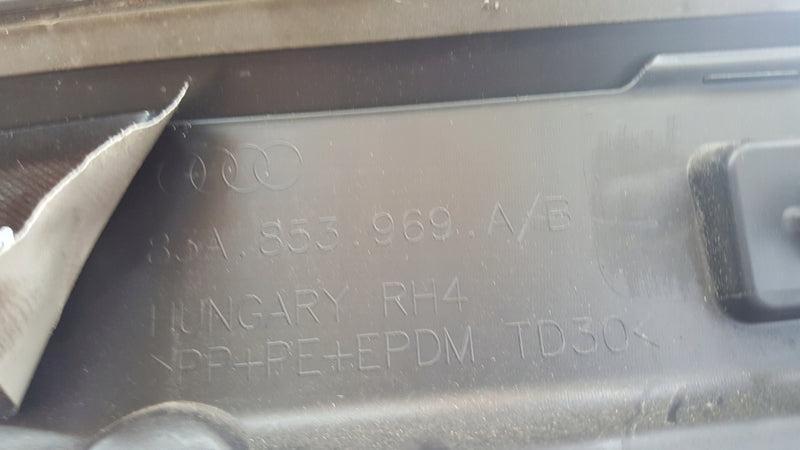 Listwa drzwi lewy tył AUDI Q3 II 83A853969A/B
