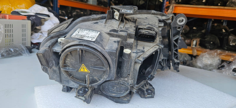 Le xenon Audi A4 S4 RS4 B8 2010r 8K0941003P wraz z platformą mocującą
