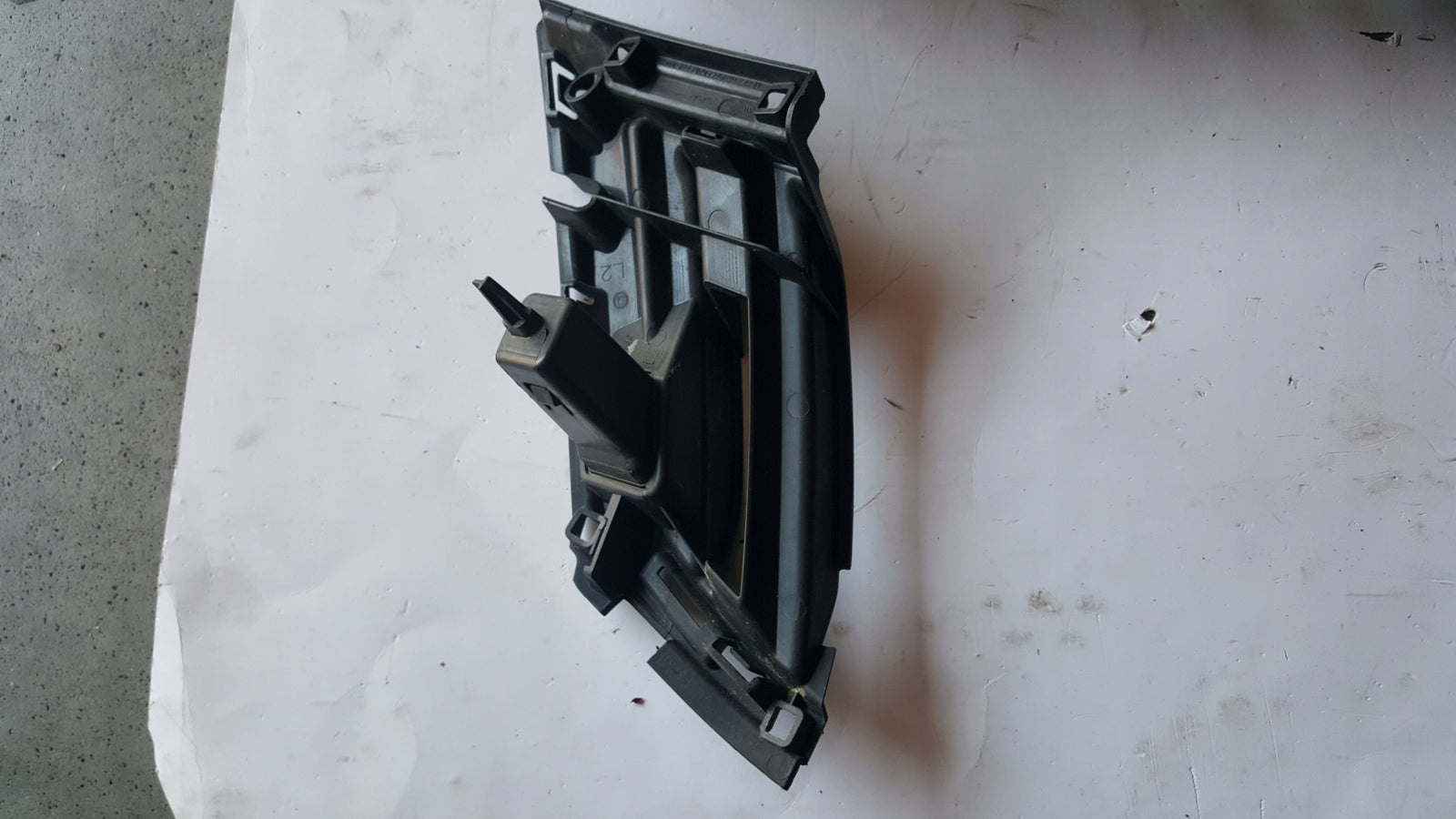 Skoda OE 5E0853653C atrapa grill Octavia III komplet z wspornikami