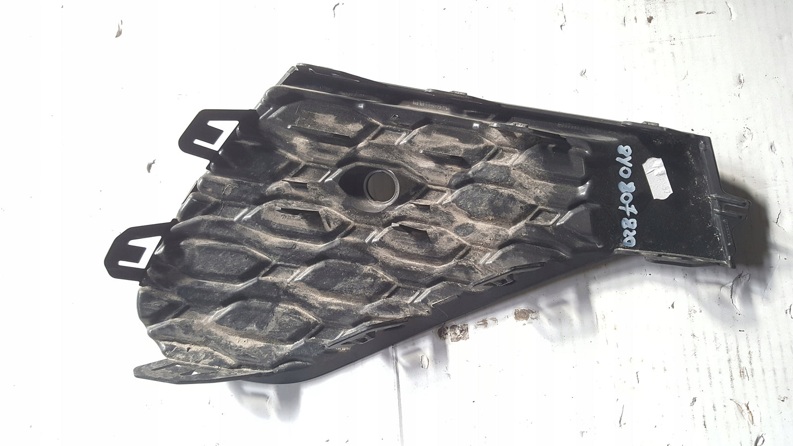 Kratka zderzaka prawy tył AUDI RS3 8Y0807820