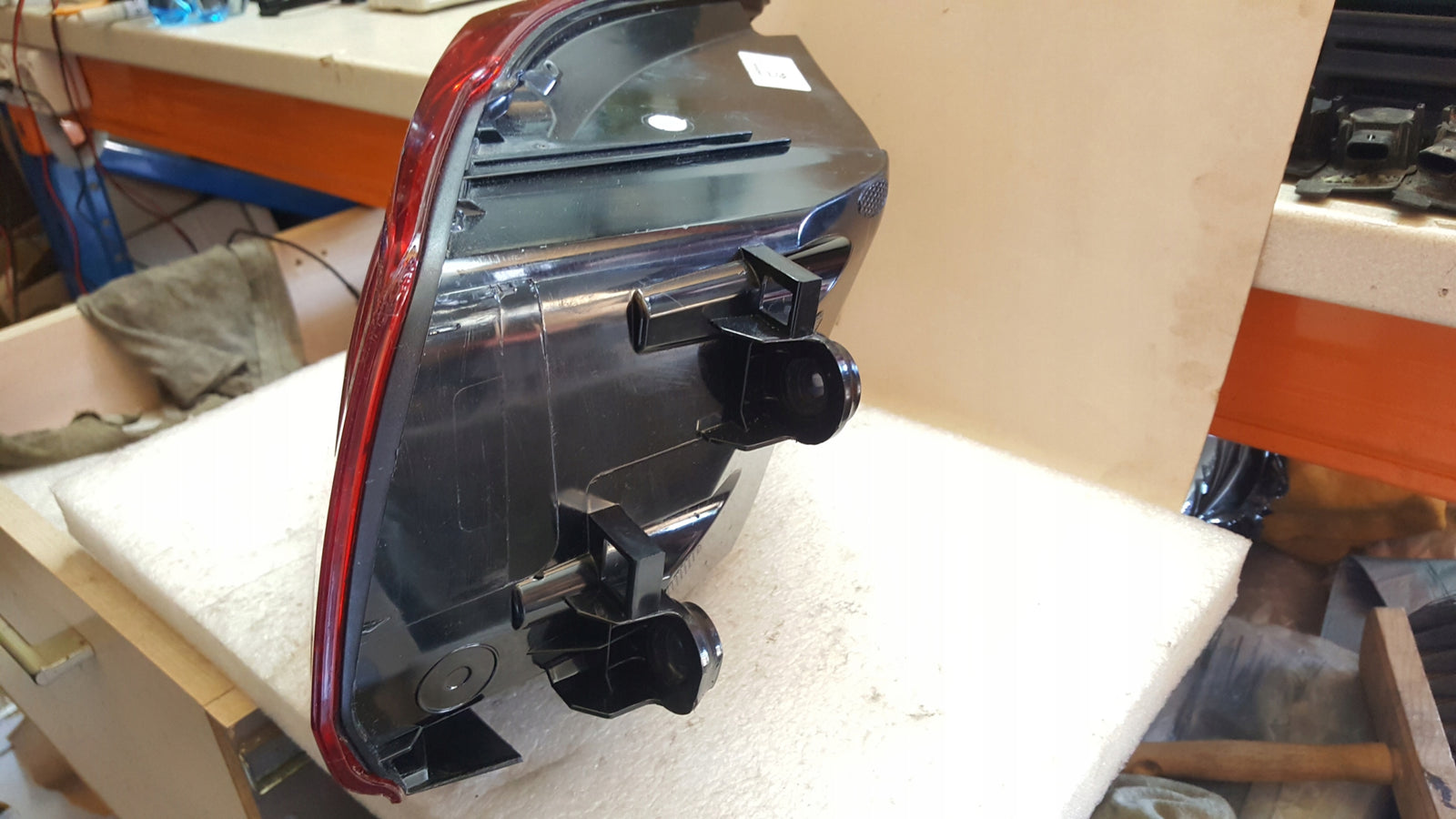 Lampa LED lewy tył AUDI Q2 81A945091B demontaż