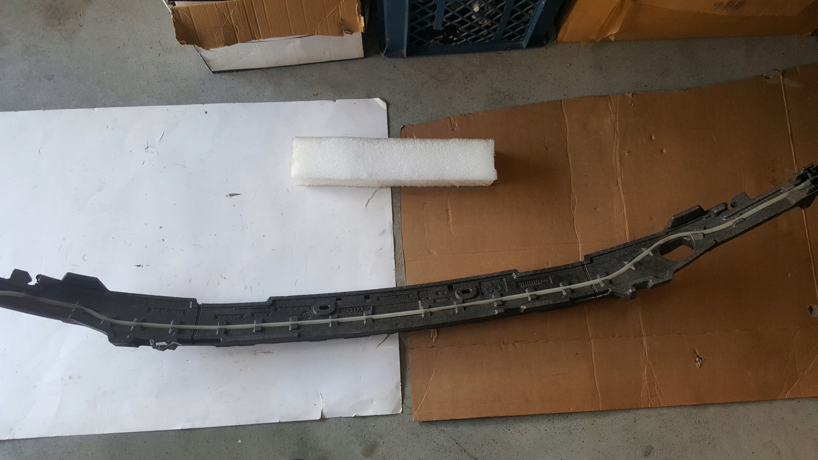 AUDI RS3 8V5 ABSORBER POD ZDERZAK PRZÓD 8V5807550A