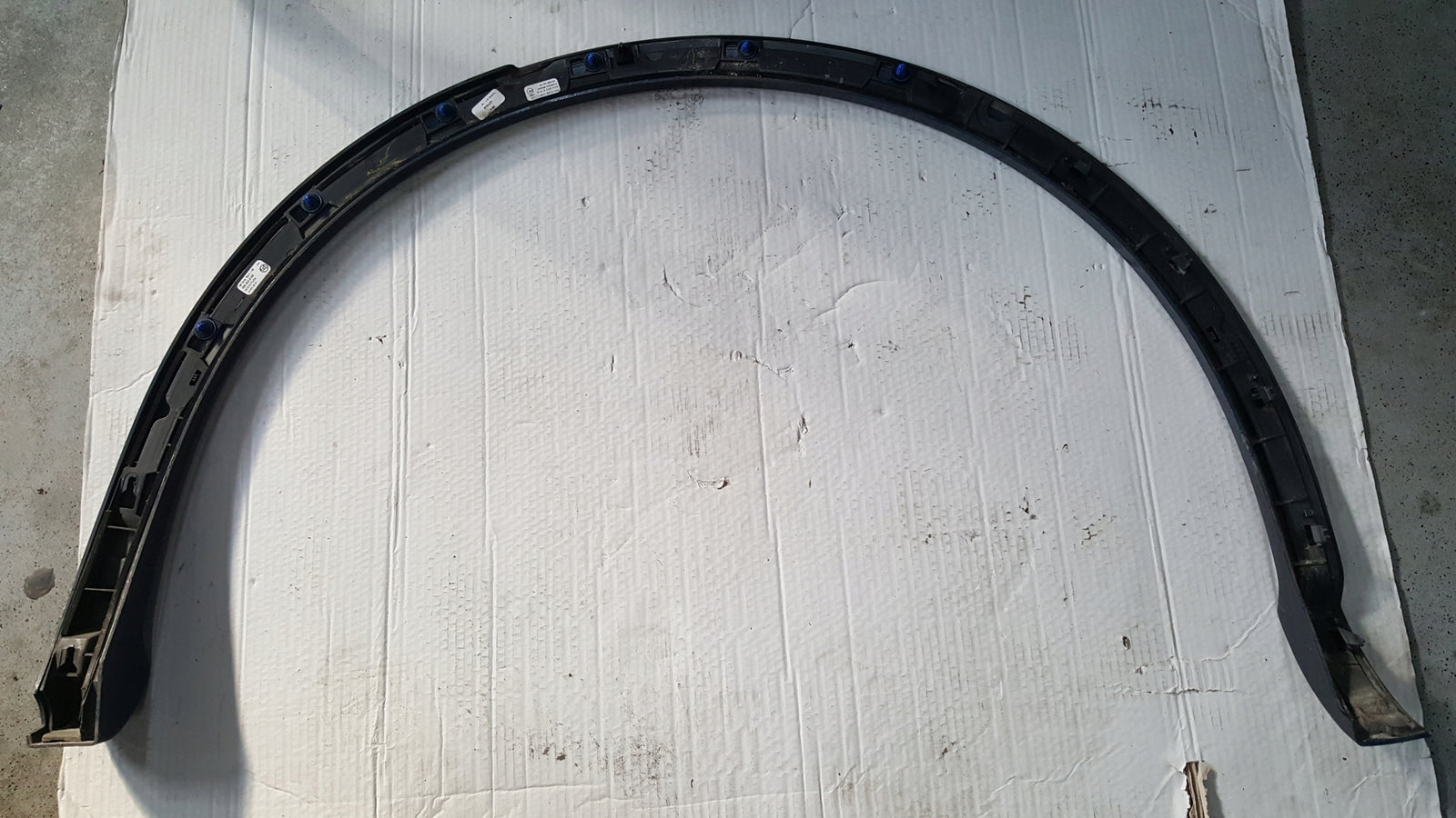 Listwa błotnika PR tył AUDI Q5 80A853818B demontaż