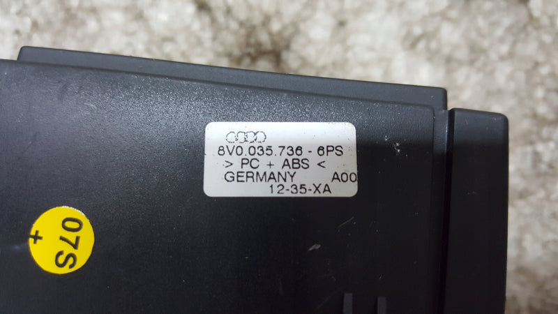 Złącze music interface AUDI A3 8V0035736 demontaż