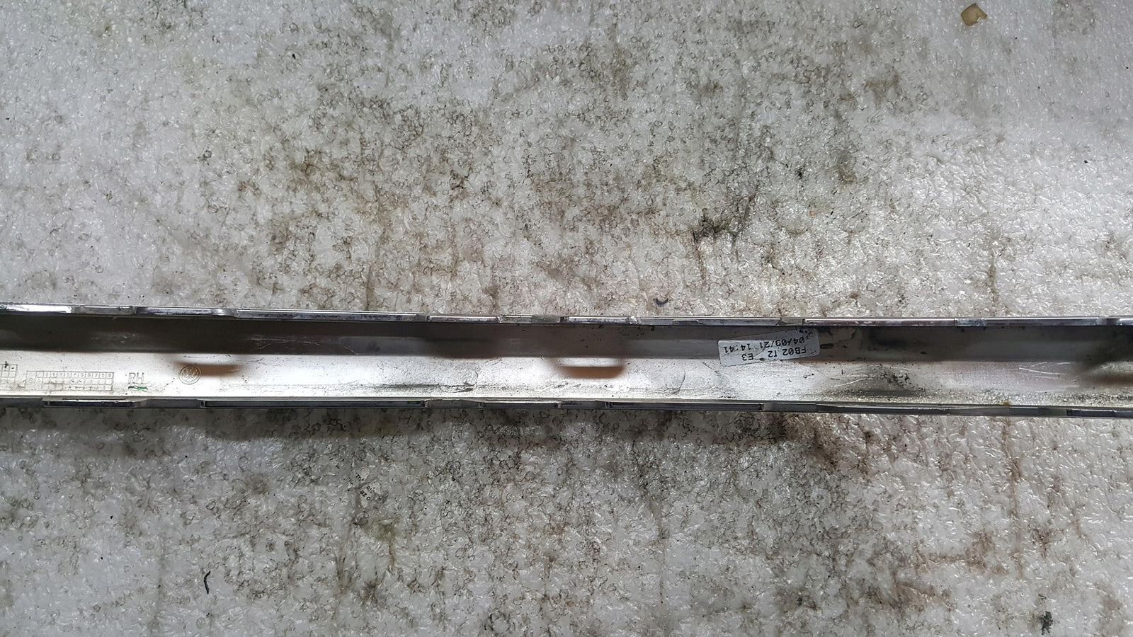 VW TIGUAN II ALLSPACE LISTWA PRAWA CHROM PRAWY ZDERZAKA TYŁ 5NN853842