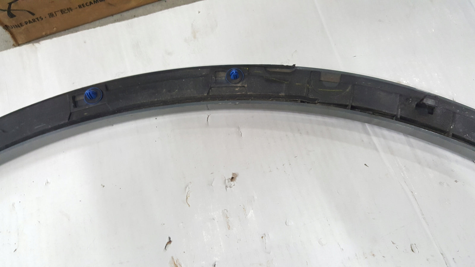Listwa błotnika PR tył AUDI Q5 80A853818A demontaż