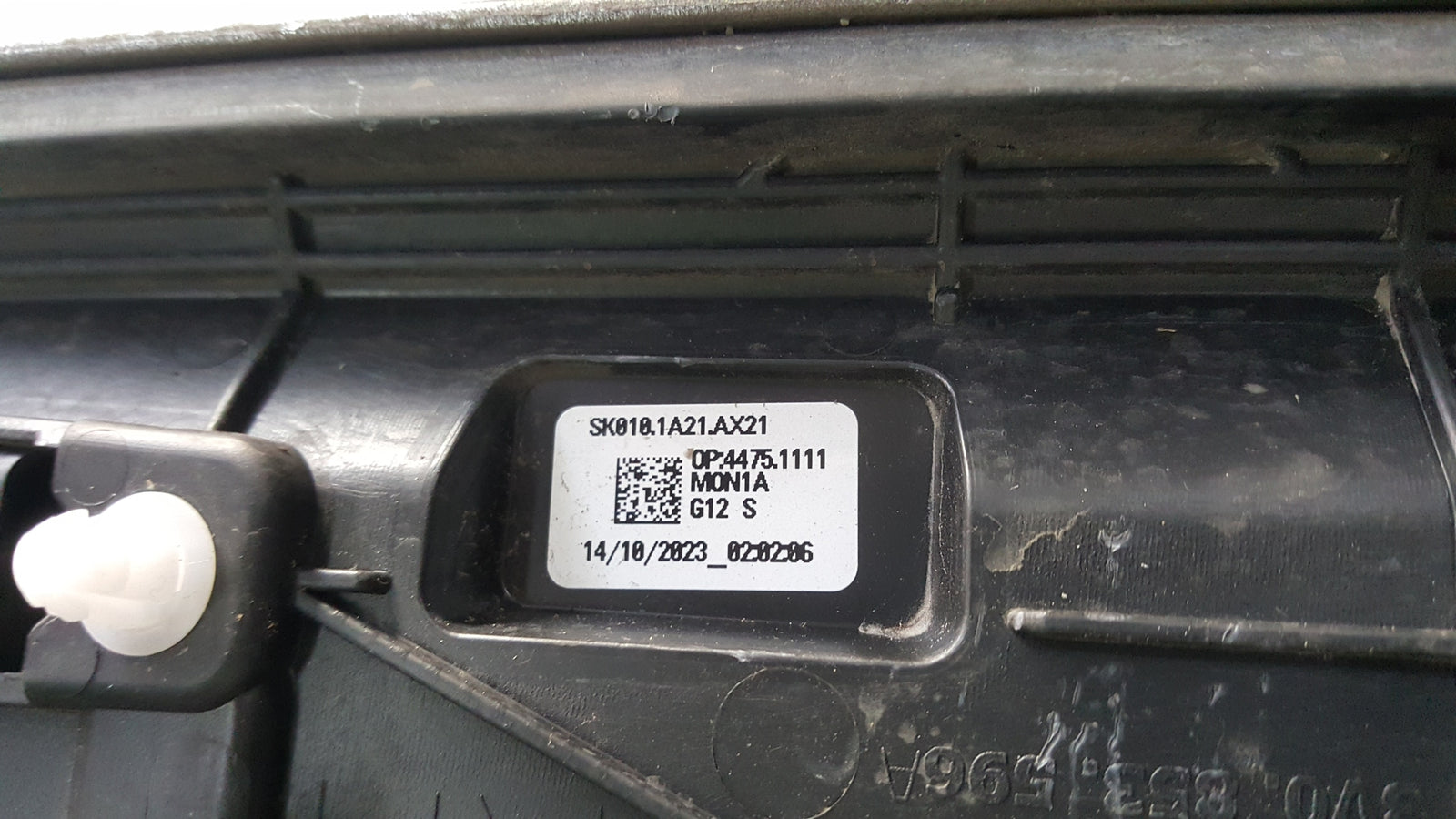 Listwa drzwi prawy tył SKODA SUPERB 3V0854950 demontaż
