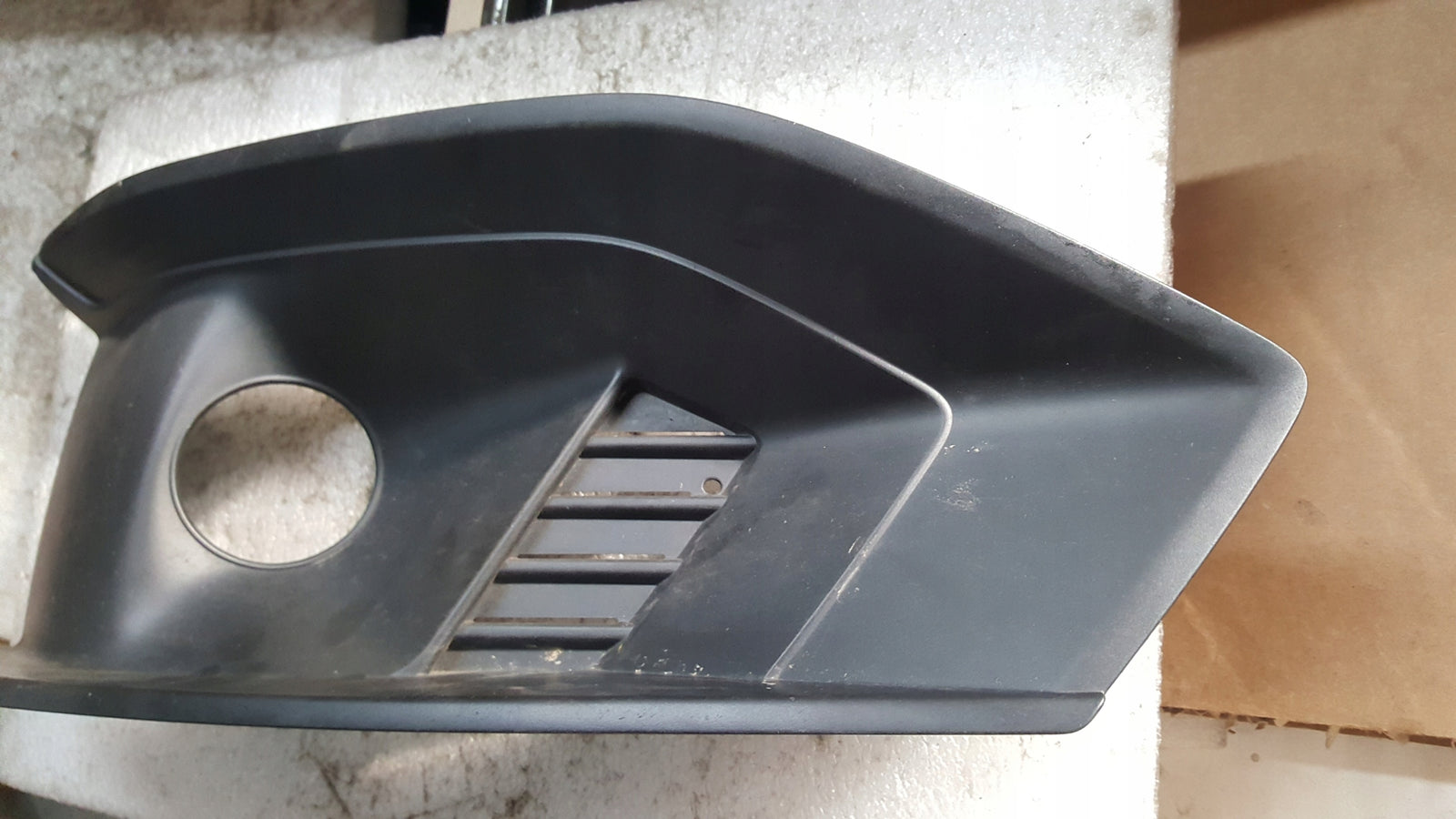 AUDI A4 B9 S-LINE KRATKA ATRAPA ZDERZAKA LEWA 8W0807681AJ
