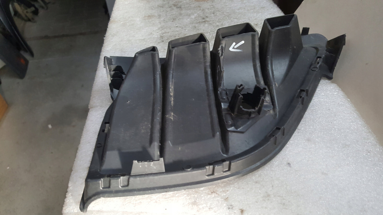 Kratka zderzaka prawy przód VW ID.4 11A807820 demontaż