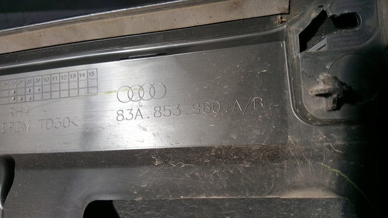 Listwa drzwi prawy przód AUDI Q3 II 83A853960A/B