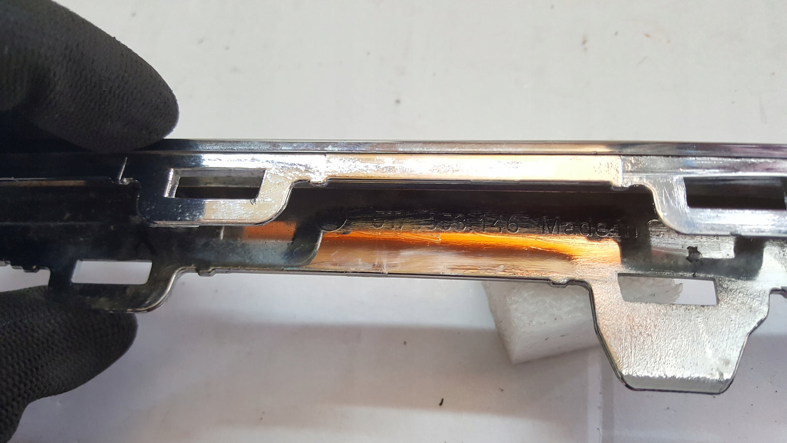 Listwa chrom zderzaka tylnego VW TOURAN 5TA853146 demontaż