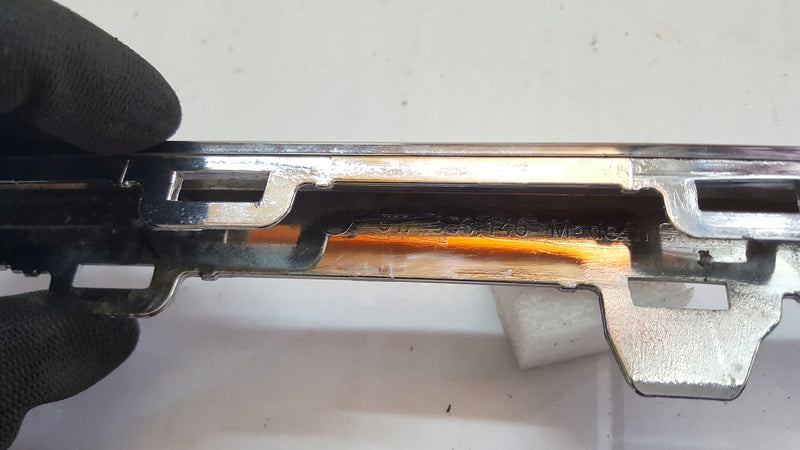 Listwa chrom zderzaka tylnego VW TOURAN 5TA853146 demontaż
