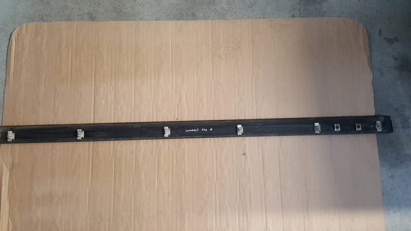 LISTWA DRZWI PRAWY PRZÓD BMW 3 E36 COMPACT 2264512A 511322513799