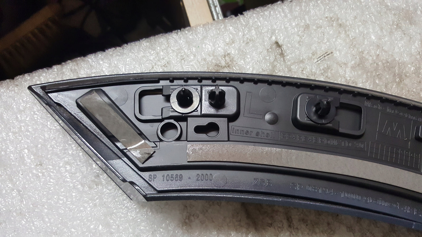 Listwa drzwi lewy tył AUDI E-TRON 4KE854819A