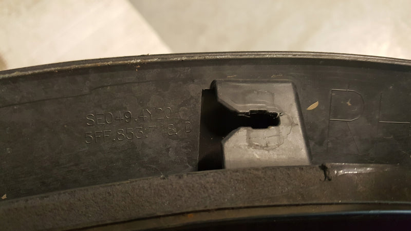 Listwa błotnika PR przód SEAT FORMENTOR 5FF853718D