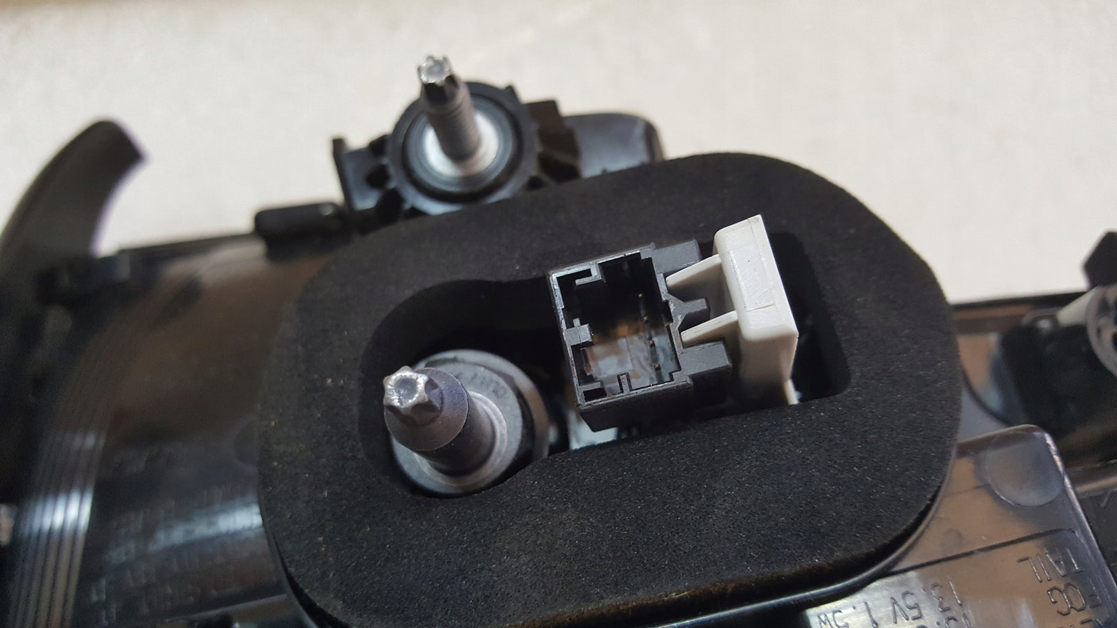 Lampa LED lewy tył AUDI A4 (B9) sedan 8W5945075AA demontaż