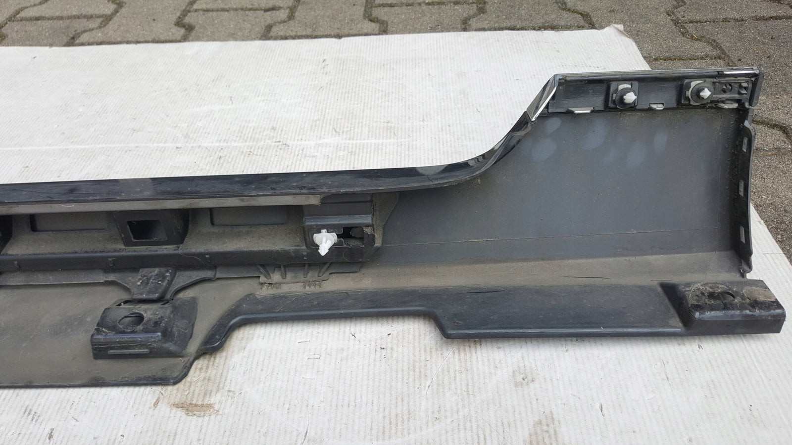 Listwa progowa prawa strona VW PASSAT B8 3G0853858F demontaż