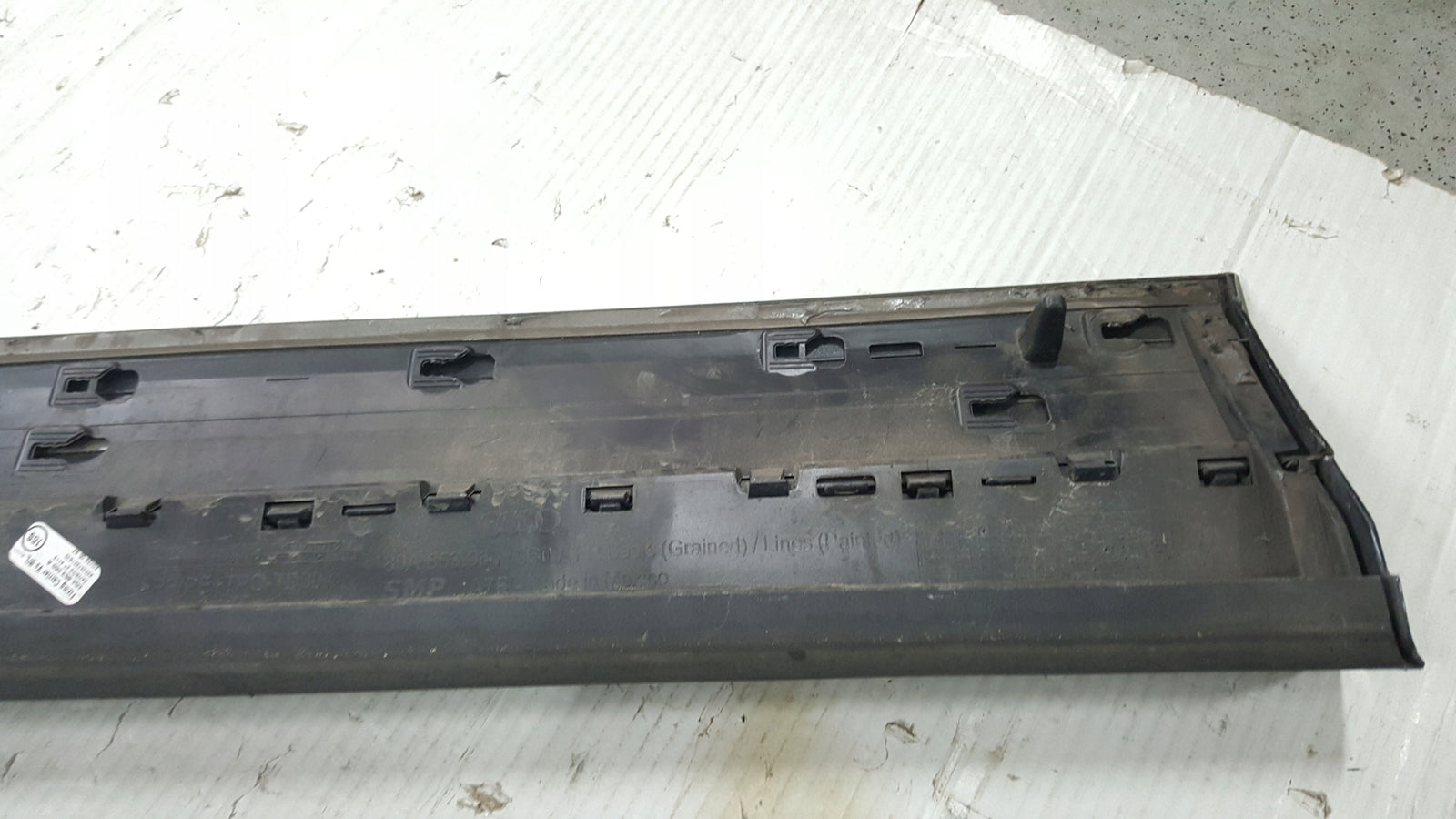Listwa drzwi prawy przód AUDI Q5 80A853960A demontaż